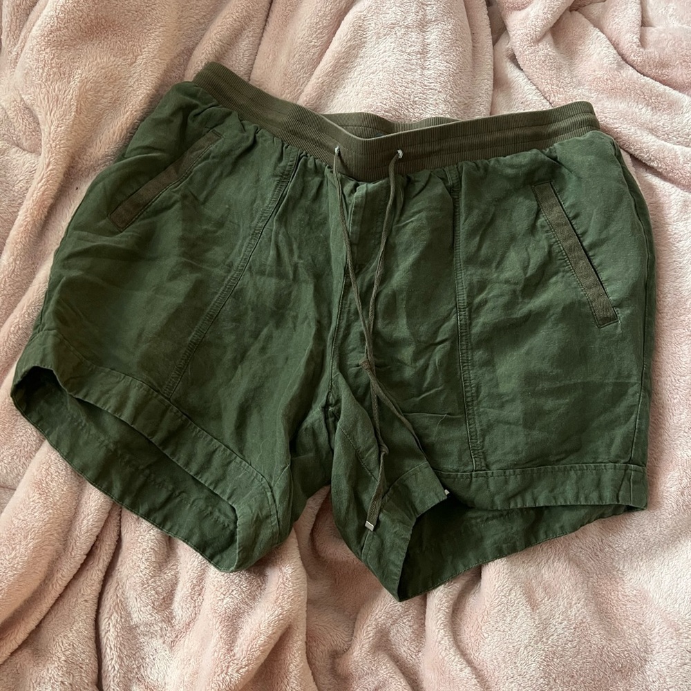 Plus size green shorts!! Size 18/20